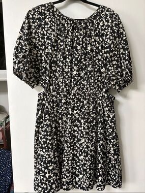 Old Navy Black and white Floral Smocked Dress